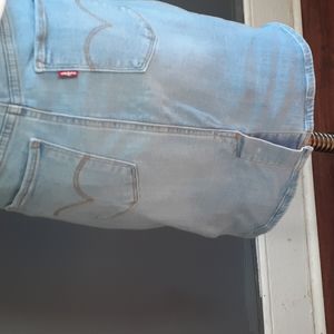 Levi's light wash stretch skirt size 26